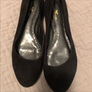 BROOKS BROTHERS WOMENS BLACK SUEDE FLATS